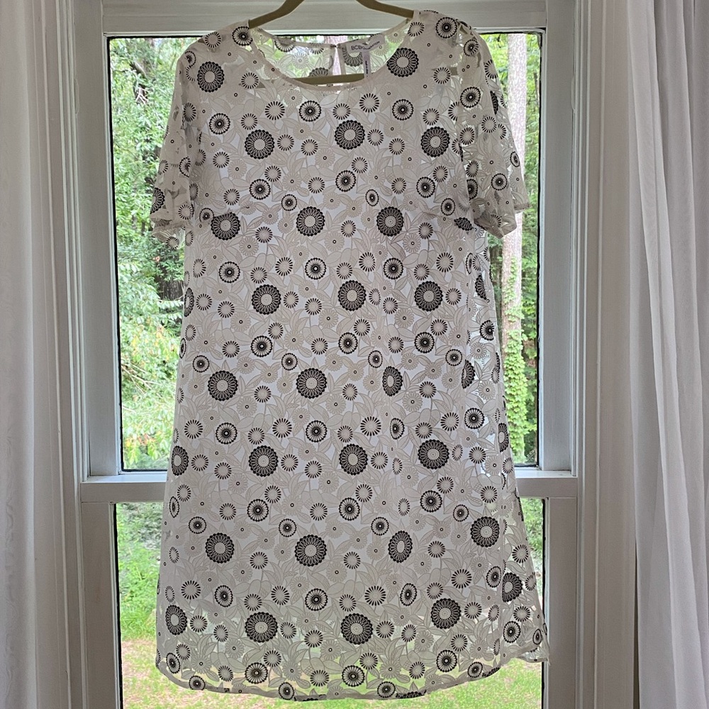 BCBGeneration White and Black Floral A-Line Short Sleeve Dress Size Large